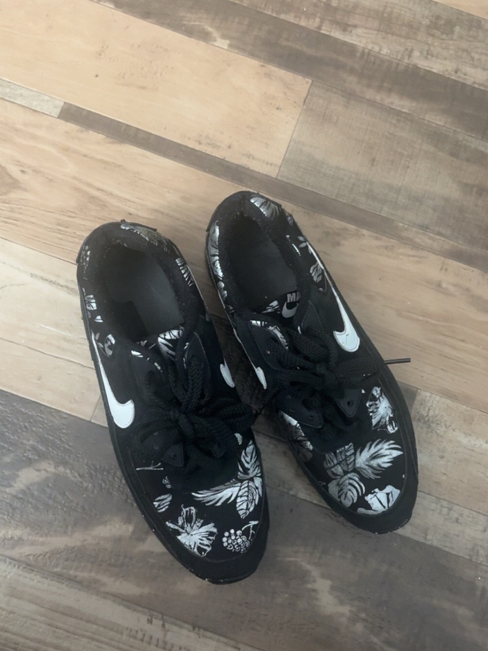 Nike Men’s Black Sneakers with White Floral Print
